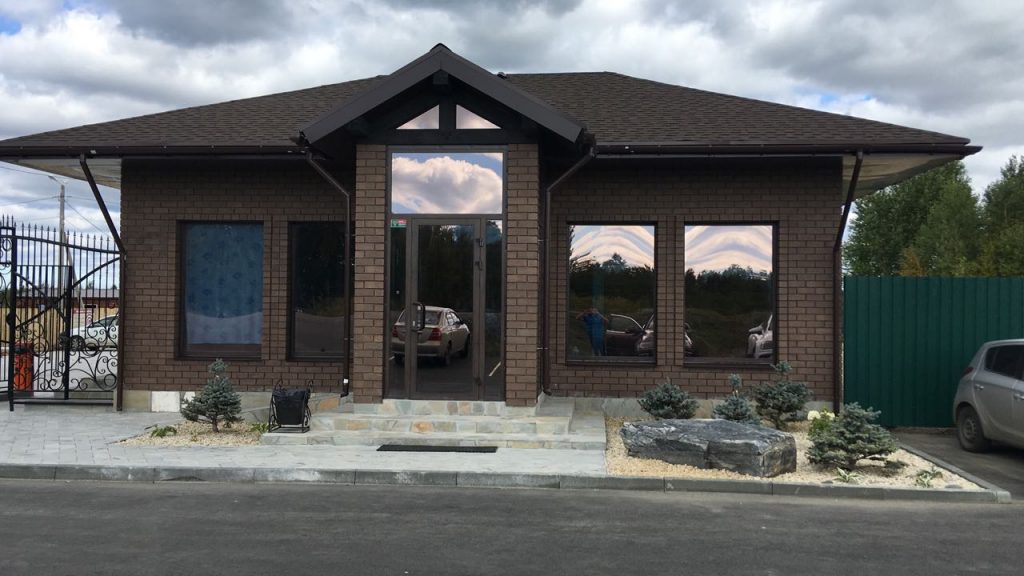 Кирпич лицевой Шоколад Рустика Меланж ГОСТ 1.4НФ – Строймарт-Ю фото